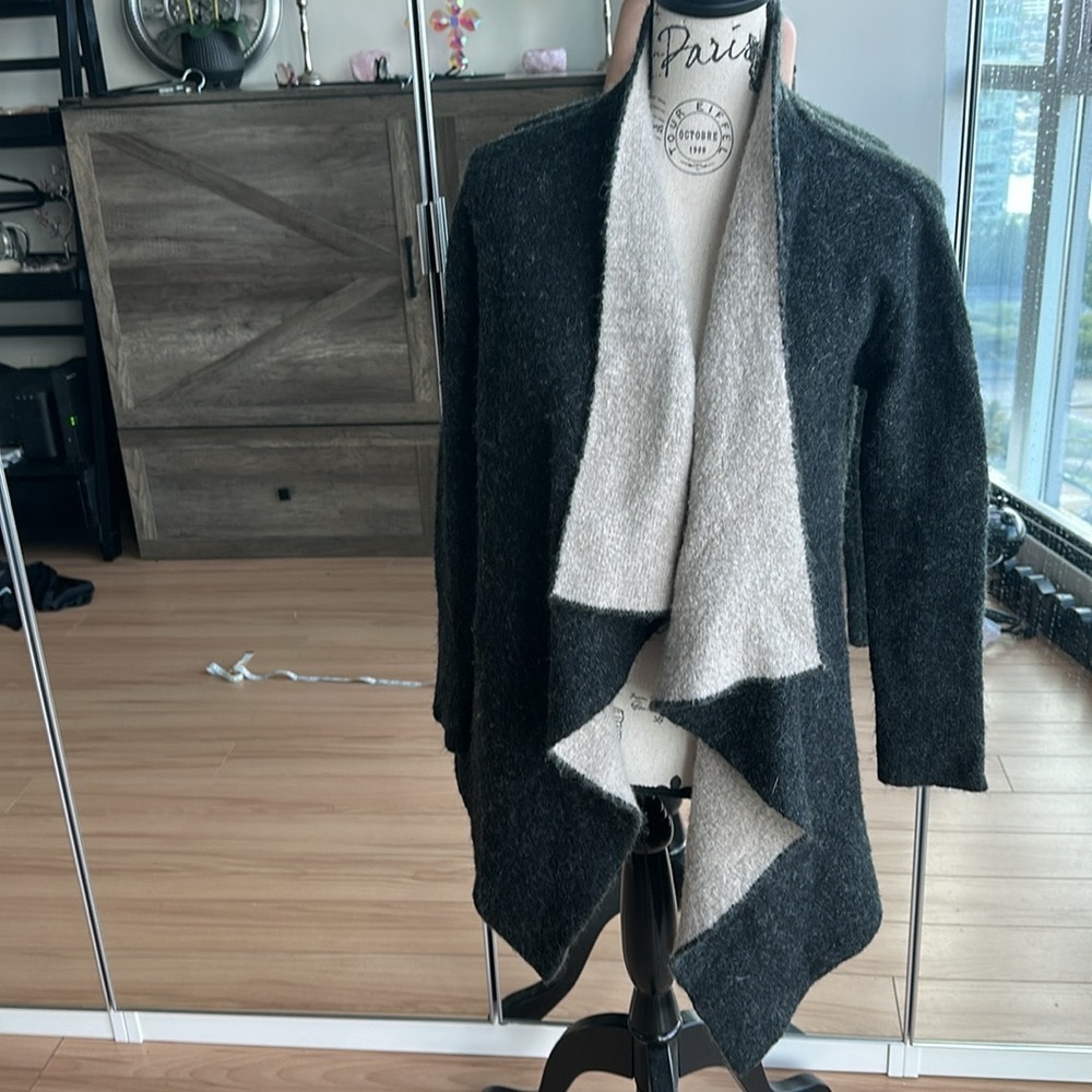 💜Zara Wrap💜 Grey and cream colour combo - Picture 2 of 5